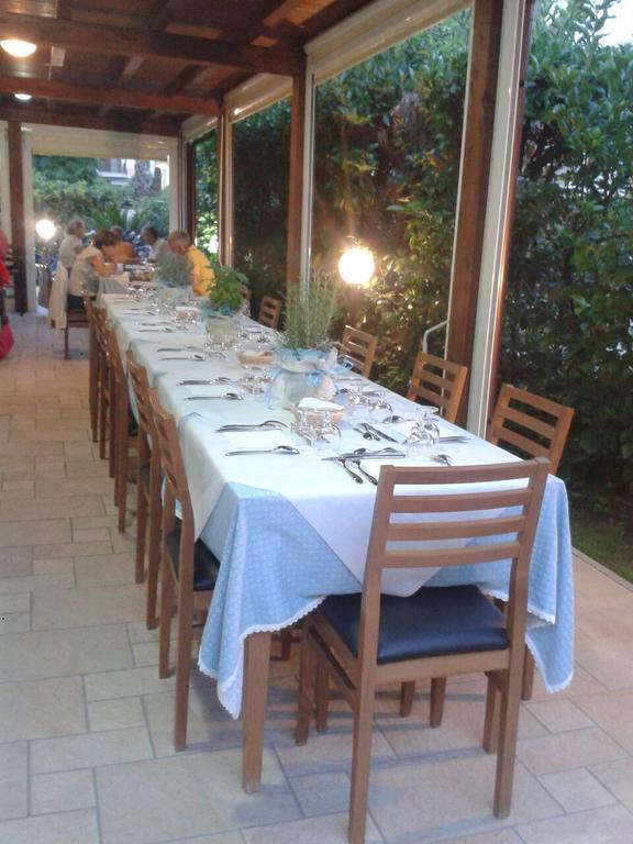 Albergo Ristorante Neapolis Terracina Exterior foto