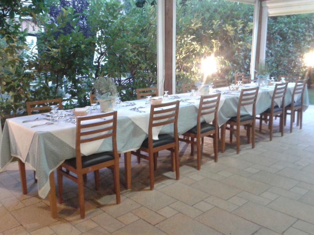 Albergo Ristorante Neapolis Terracina Exterior foto